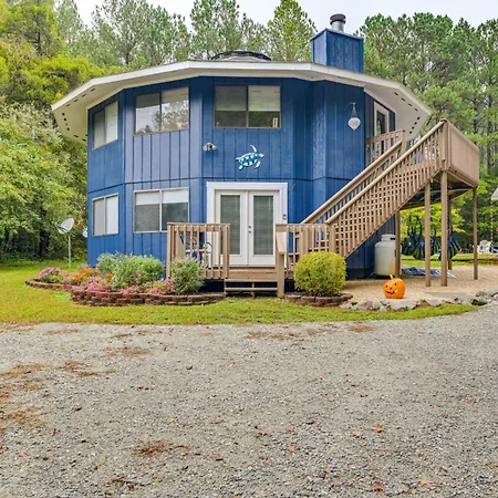 Near Lake Gaston Unique Home With Deck And Fire Pit!